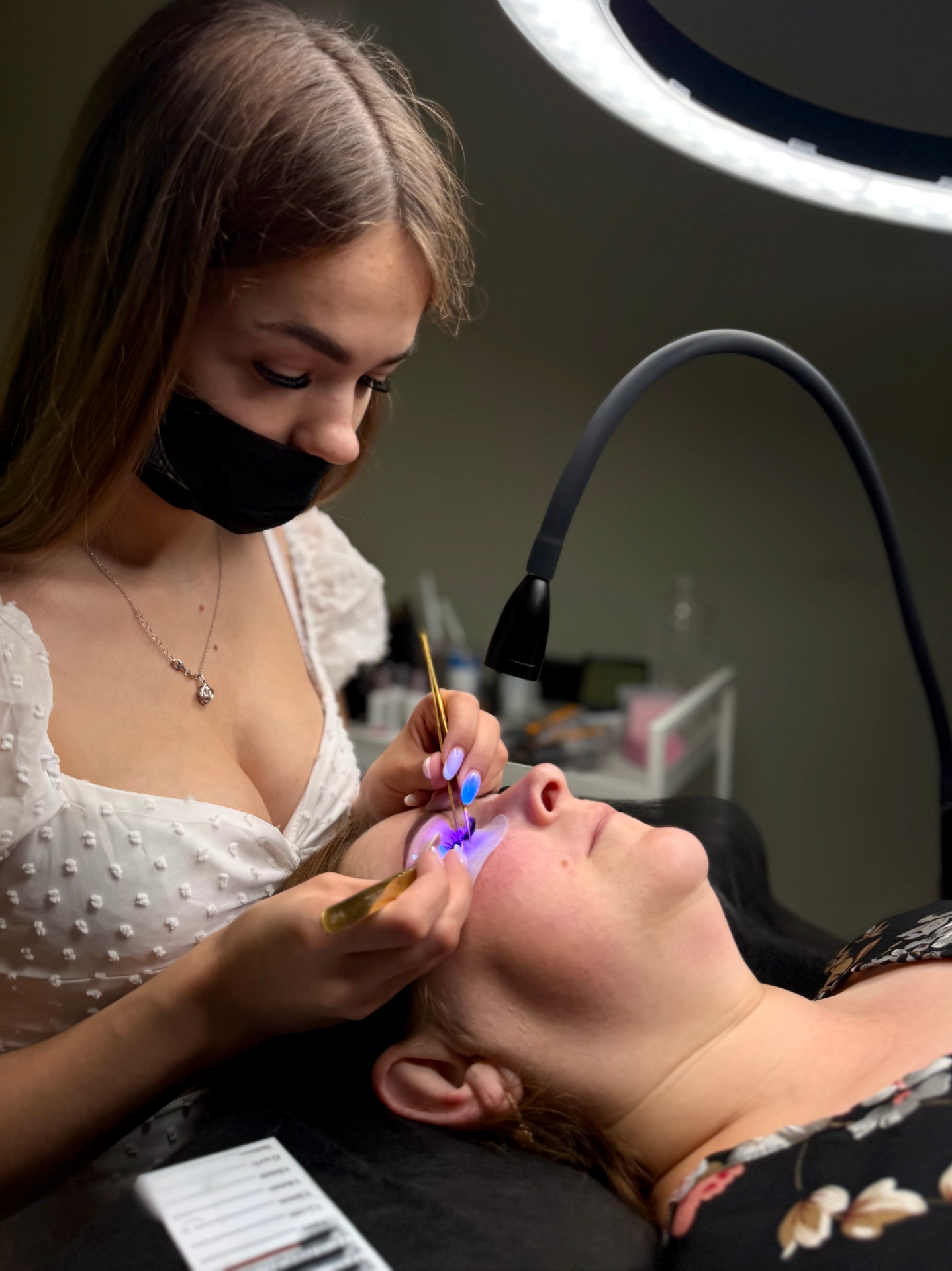 LED lampa skropstu pieaudzēšanai — elly.lashes